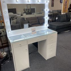 Hollywood Vanity Table And Mirror No Downpayment Required
