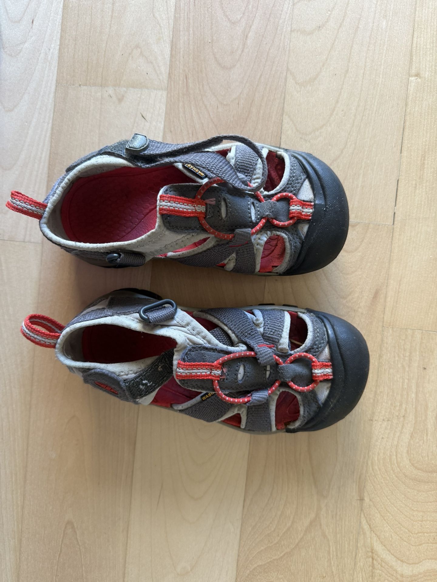Kids Size 12 KEEN Hiking Shoes - Like New