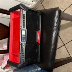 Milwaukee Bluetooth JobSite Radio