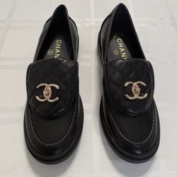 Chanel Black Quilted Turn-Lock Leather Loafers CC Gold Hardware Size 36