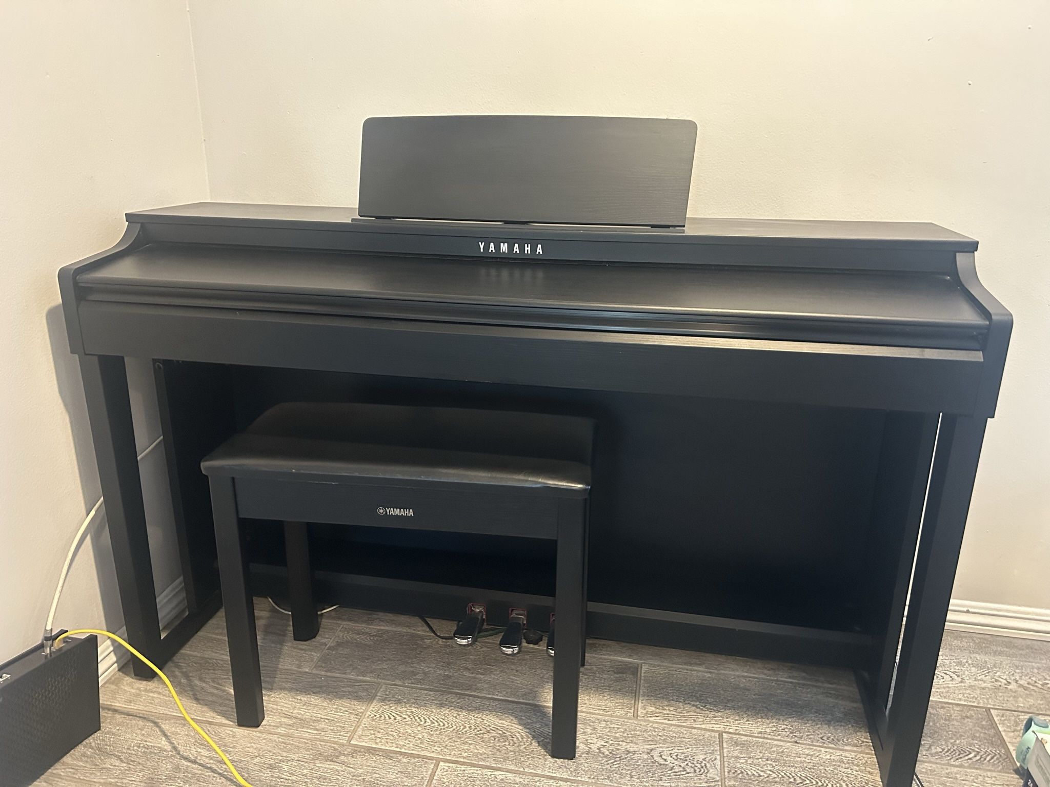 Digital Yamaha Piano