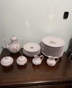 26 Pieces Vintage Tableware in Pink, Tirschenreuth 1838 Germany