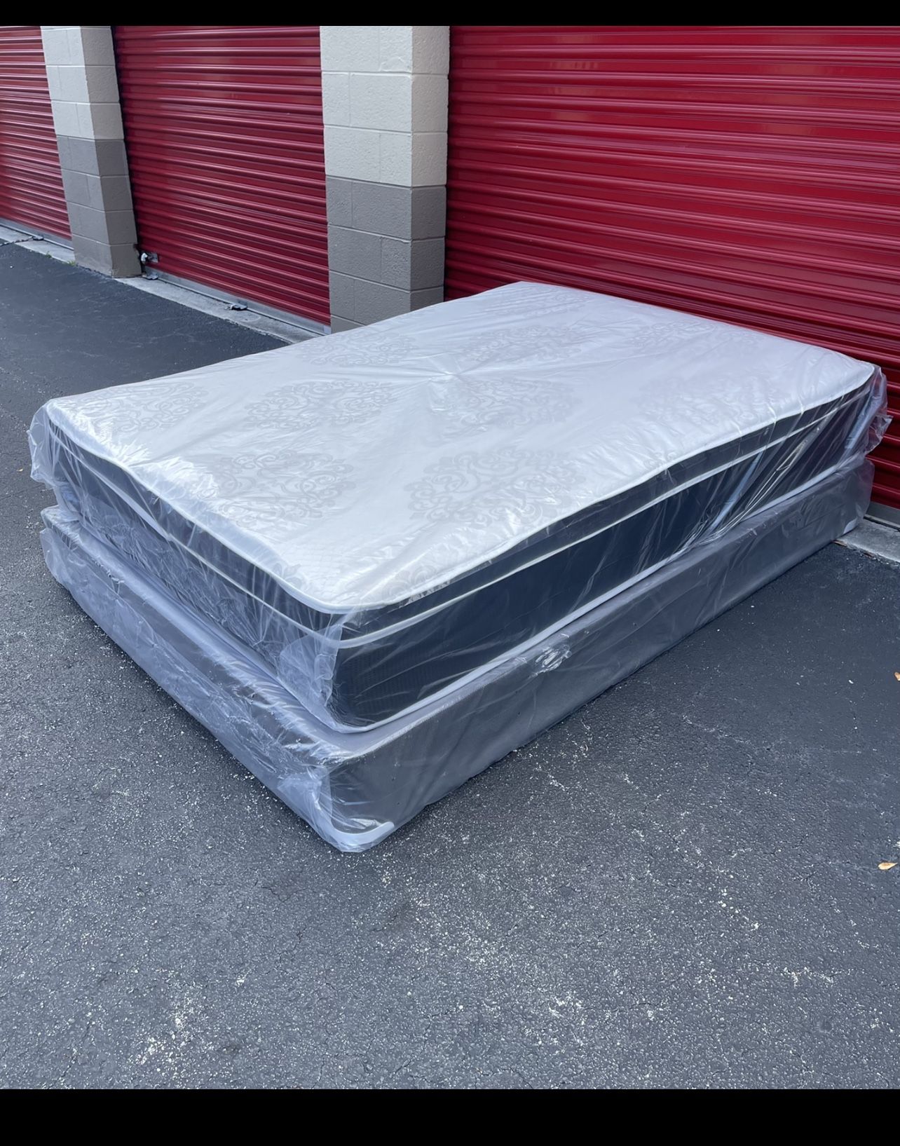 NEW Mattress Queen Size Pillowtop With Box Spring // Offer 🚚