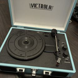 Vitrola Record Player - Like new 