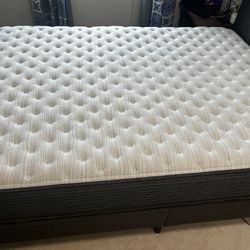 Beautyrest Silver BRS900 Queen-sized Mattress