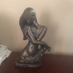 Statue Girl Decorations 