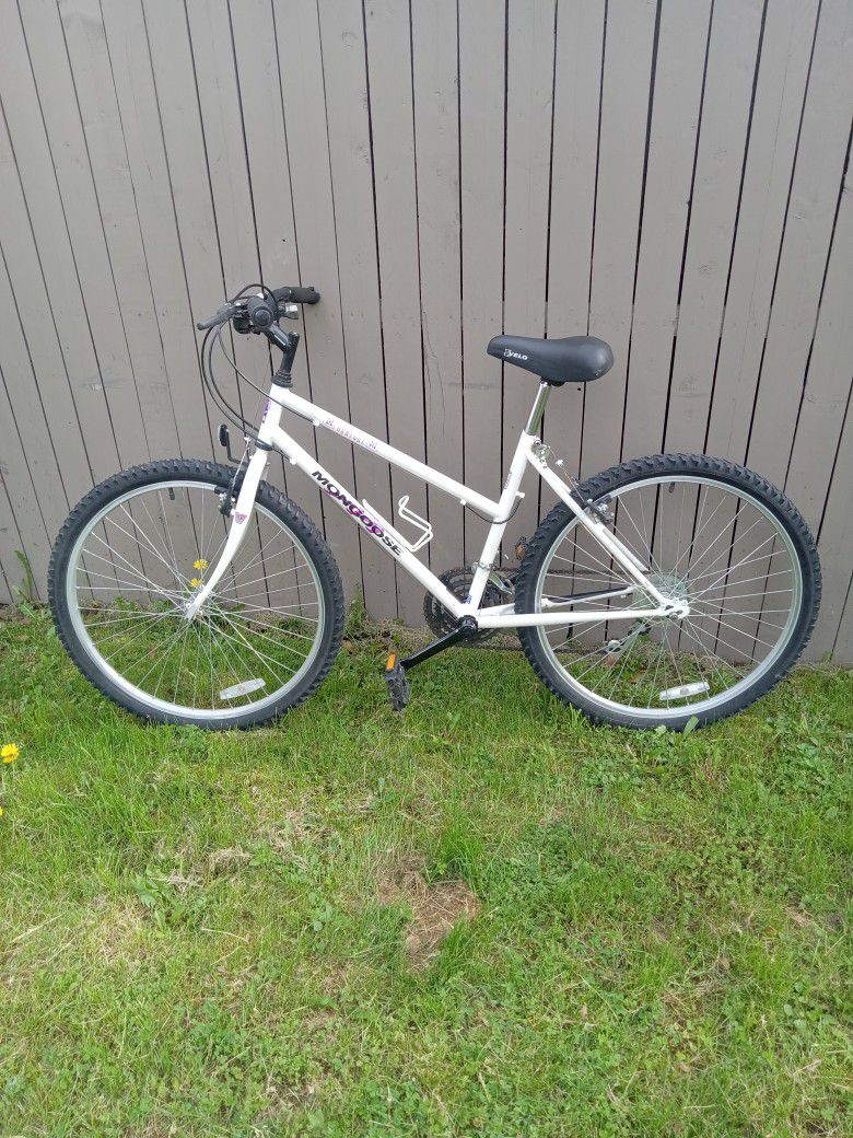 26 inch aluminum mongoose woman's bike