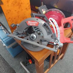 Battery Powered Circular Saw