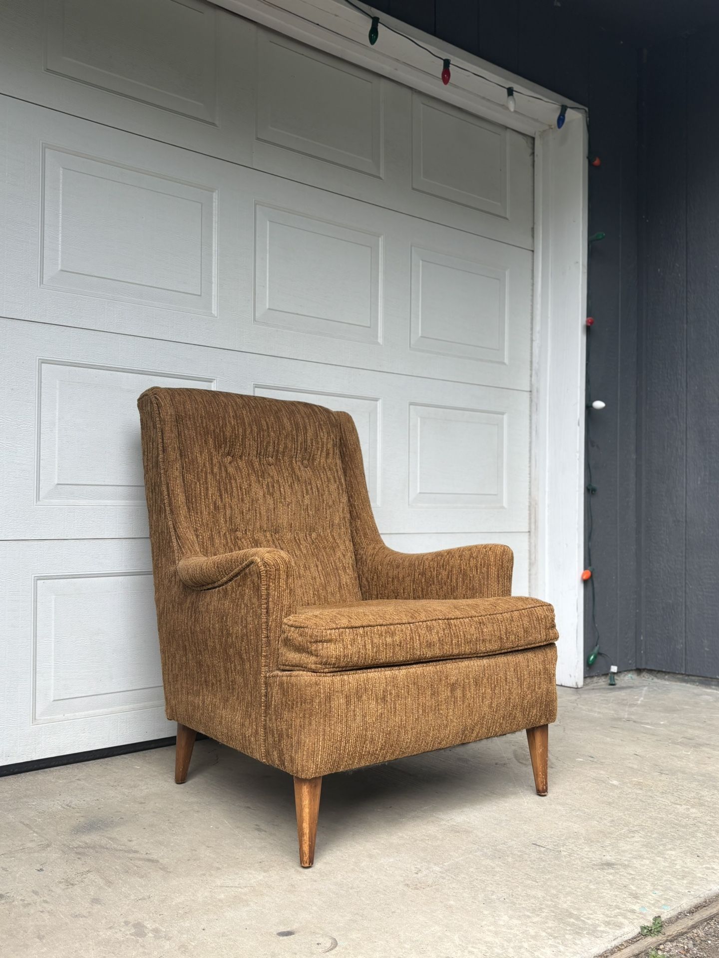 Mid-Century Modern 1960s Tufted Lounge Armchair •FREE DELIVERY•