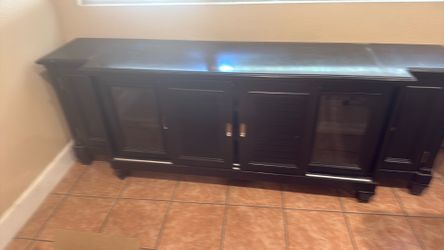 Entertainment center/TV stand