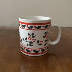 Holiday Mug – Classic Christmas Holly Design