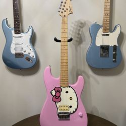 Squier Stratocaster Pink Hello Kitty Electric Guitar Mint Condition w/ Pink Hard Case 