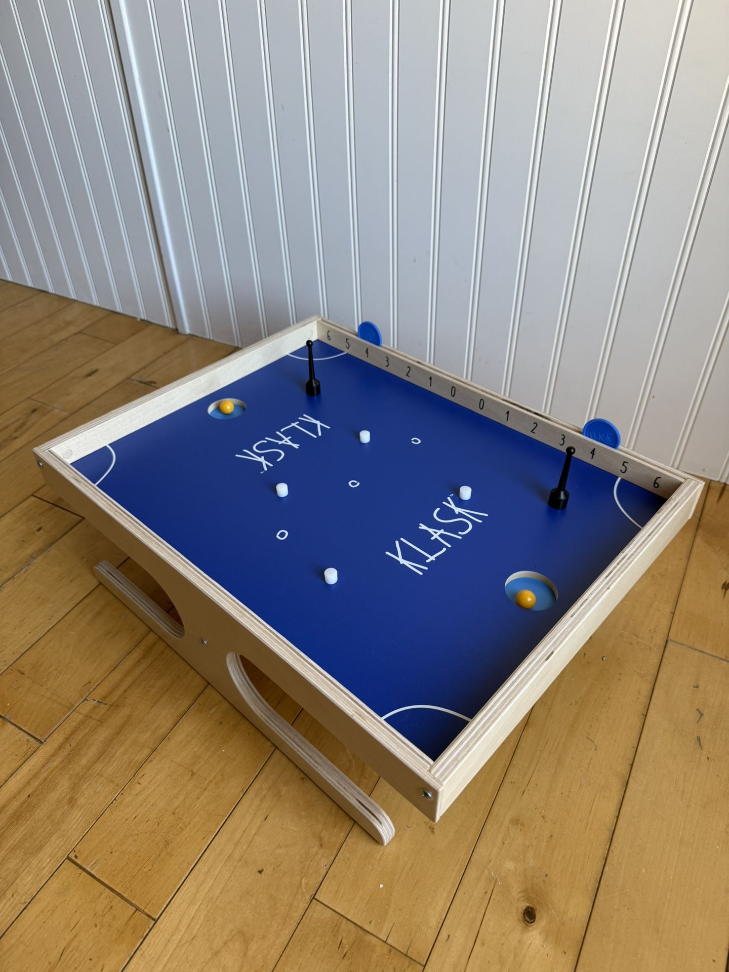 Klask game