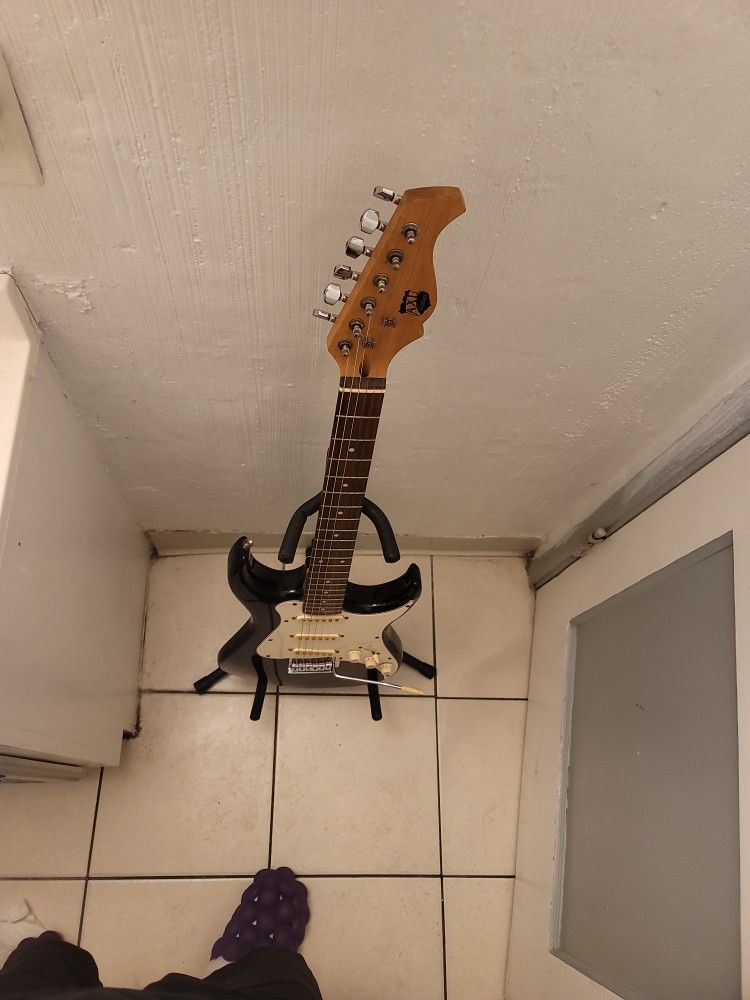AXL stratocaster Style Electric Guitar (Used)
