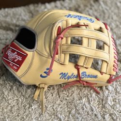 Rawlings And 44 Baseball Gloves