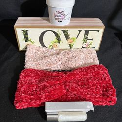 R.E.M Beauty By Ariana Grande Plumping Lipgloss In The Color Jelly Sandals+2 Twisted Crochet Knot Headbands+PINK Smoothing Body Butter Coco Vanilla