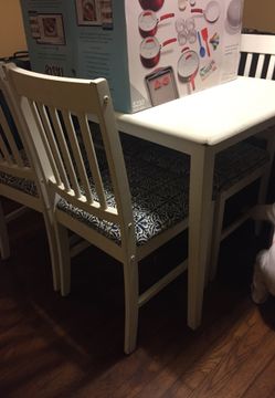 White dining table includes 4 chairs