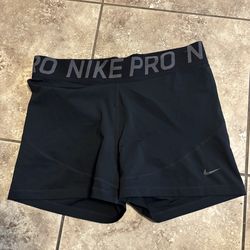 Women’s Nike pro shorts size xl