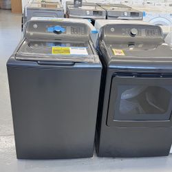 New GE Washer And Gas Dryer Set