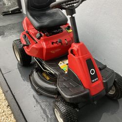 Like New 2023 Troybilt Mulching Tractor 30 Inch Riding Lawn Mower