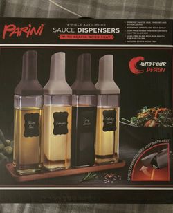 Sauce Depensers with tray