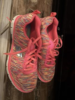 Sketchers Tennis Shoes