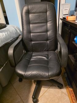 Black office chair