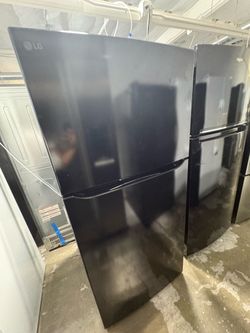 LG Black Top-Freezer Refrigerator
