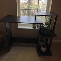 Desk with storage shelves 