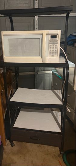 Baker shelf w microwave
