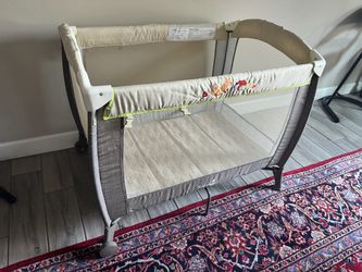 Travel crib/play pen
