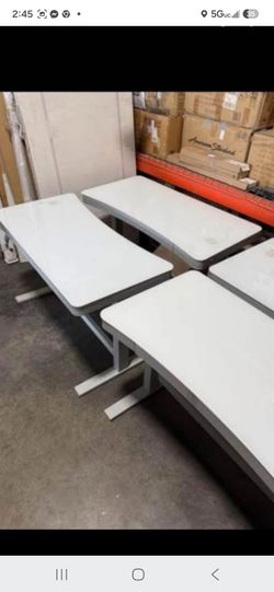 Tresanti Adjustable Height Desk