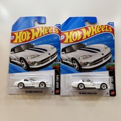 Hot Wheels 92 Dodge Viper RT/10 Treasure Hunt International Card Lot of 2