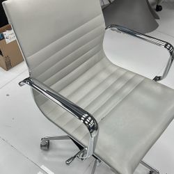 OFFICE CHAIRS (4) + ROUND CONFERENCE TABLE (1)