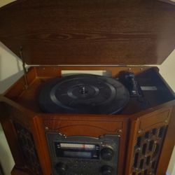 RECORD PLAYER AM FM CD PLAYER ALL WORK IN EXCELLENT CONDITION 