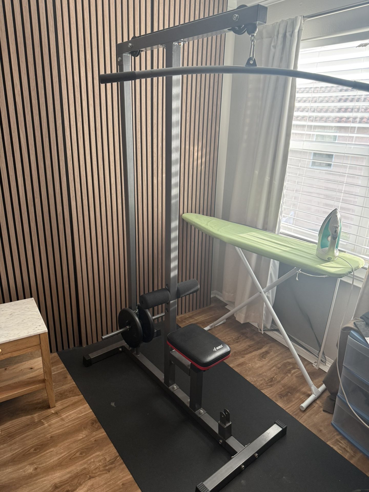 Lat Pulldown Machine