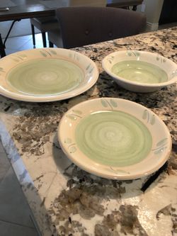 Dinner plates (8) saucer plates (8) & bowls (8)