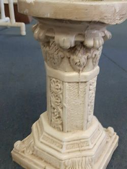 Resin Pedistool Planters 18 inches tall