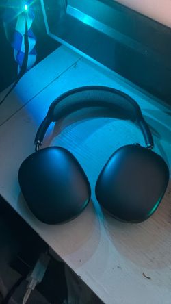 AirPod maxes