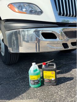 Bundle: 50/50 Prediluted Antifreeze & Coolant and BUG CLEANER & WINDSHIELD WASHER FLUID