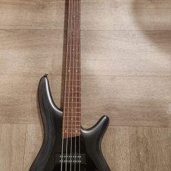 Ibanez Standard SR305E 5-string Bass Guitar 