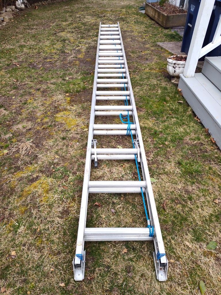 32' Heavy Duty Werner Aluminum Ladder.