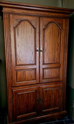Vintage Solid Oak Armoire / Storage Cabinet – Pull-Out Shelf & Pocket Doors