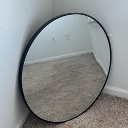 Round mirror