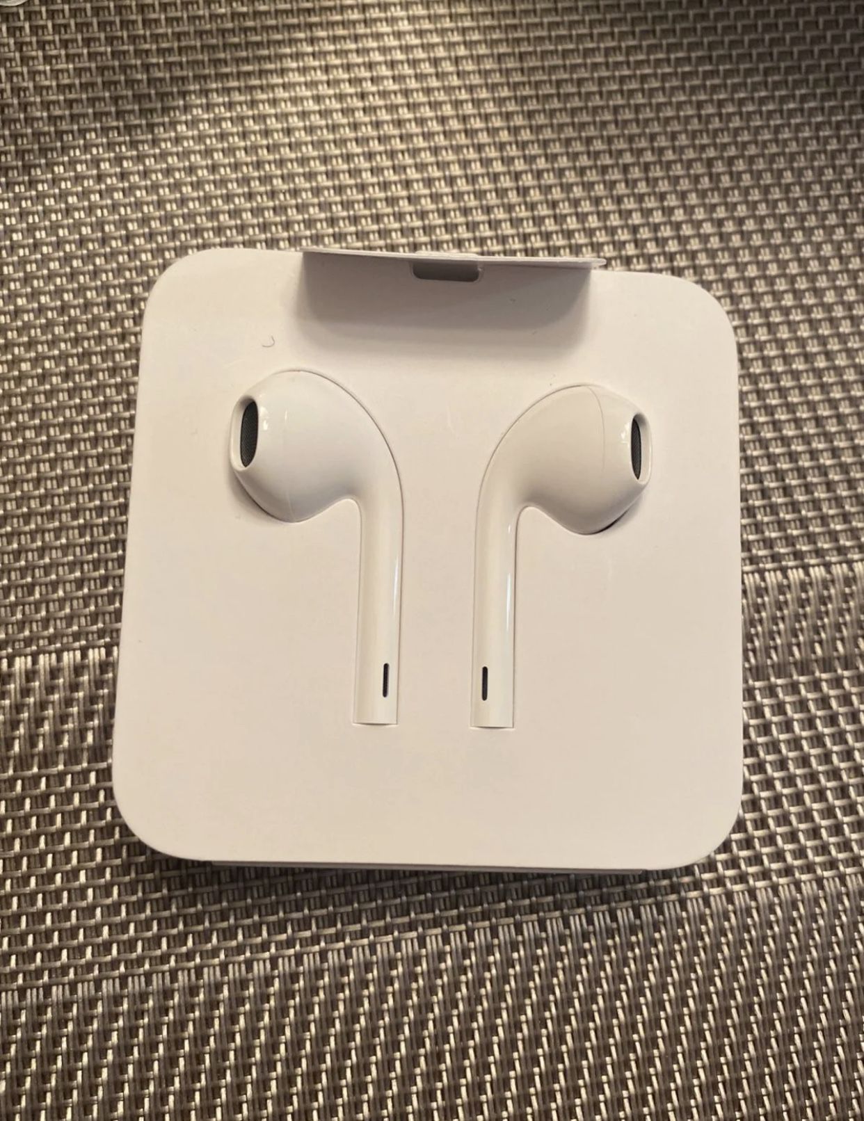 Apple earpods headphones