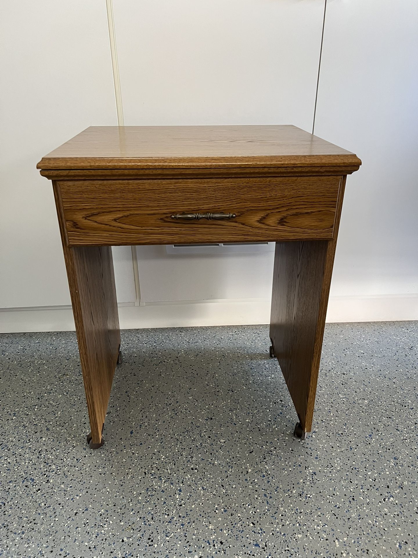 Sewing Machine Cabinet On wheels 