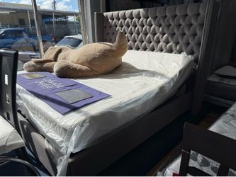 NEW BED FRAME KING SIZE GRAY LIKE NEW  WITH MATTRESS AND BOX SPRING NEW - DELIVERY FREE 🚚🚚🚚