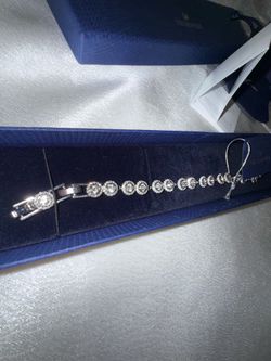 Tennis bracelet