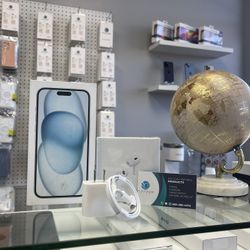 iPhone 15 Plus Unlocked 128Gb Like New In Box ! VISIT OUR STORE TODAY!