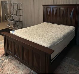 Queen Rooms To Go Bedroom Set + Free Mattress